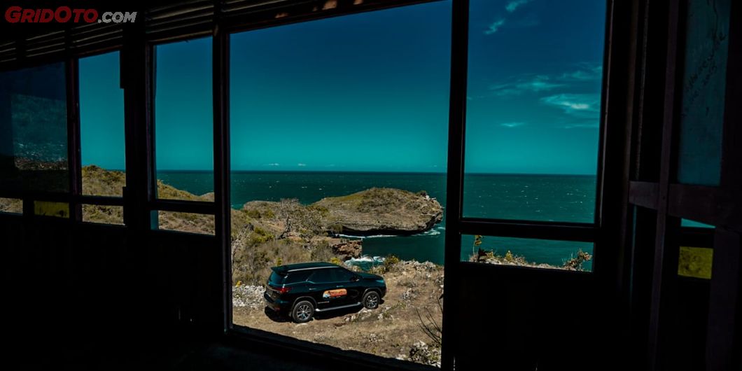 Toyota Fortuner Hidden Beach, Pemandangan di Pantai Tanjung Kesirat