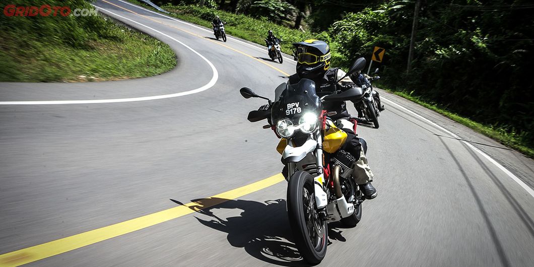 Moto Guzzi V85TT merupakan pesaing dari BMW F850GS, Triumph Tiger 800 XCx serta Honda Africa Twin.