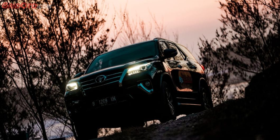 Toyota Fortuner Hidden Beach, Akses Jalan Menuju Pantai Rangiro