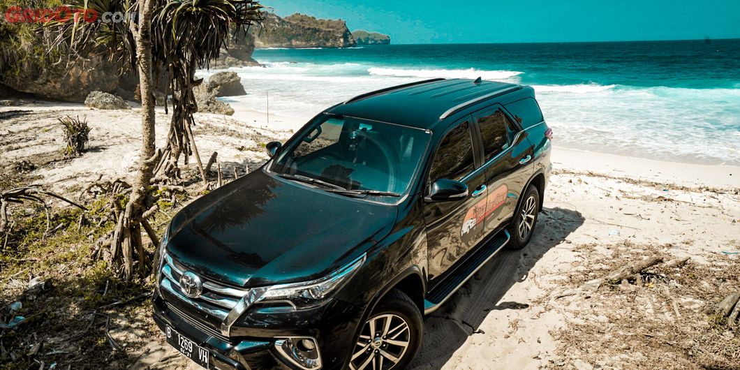 Toyota Fortuner VRZ di Pantai Srau