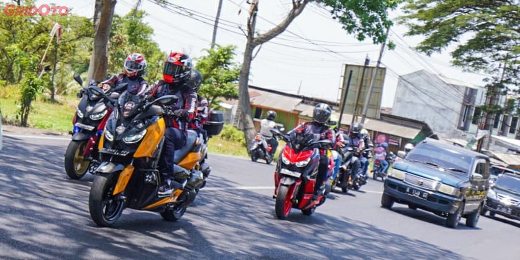 Peserta turing MAXI Yamaha Day 2019 Malang menuju titik akhir di wisata alam Coban Rondo Malang (5/1