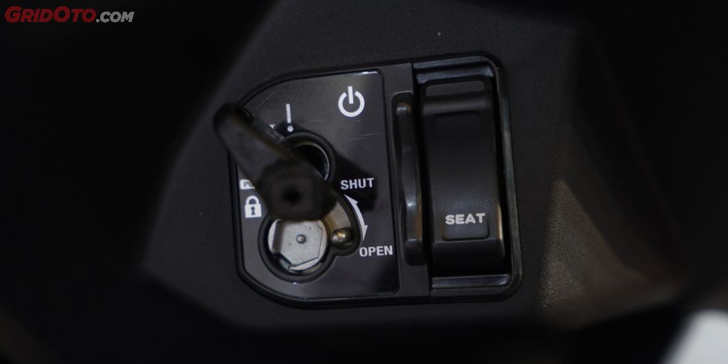 Untuk membuka bagasi All New Honda BeAT kini ada di sebelah kunci kontak