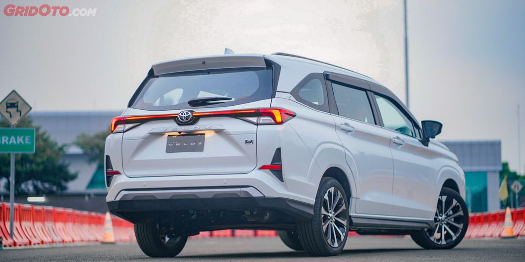 Tampak belakang Toyota All New Veloz