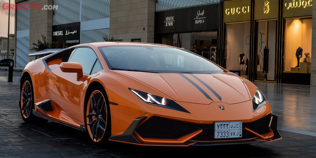 Lamborghini Huracan pakai kelir oranye dan body kit