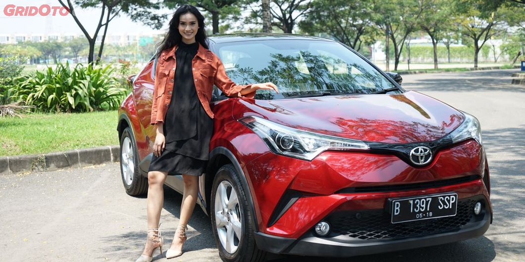 Model Berpose Dengan Toyota C-HR, Saat Sesi First Drive, Ancol (02/05/2018)