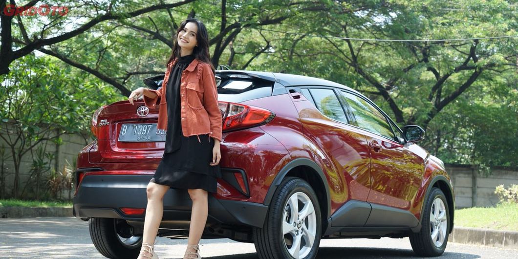 Model Berpose Dengan Toyota C-HR, Saat Sesi First Drive, Ancol (02/05/2018)