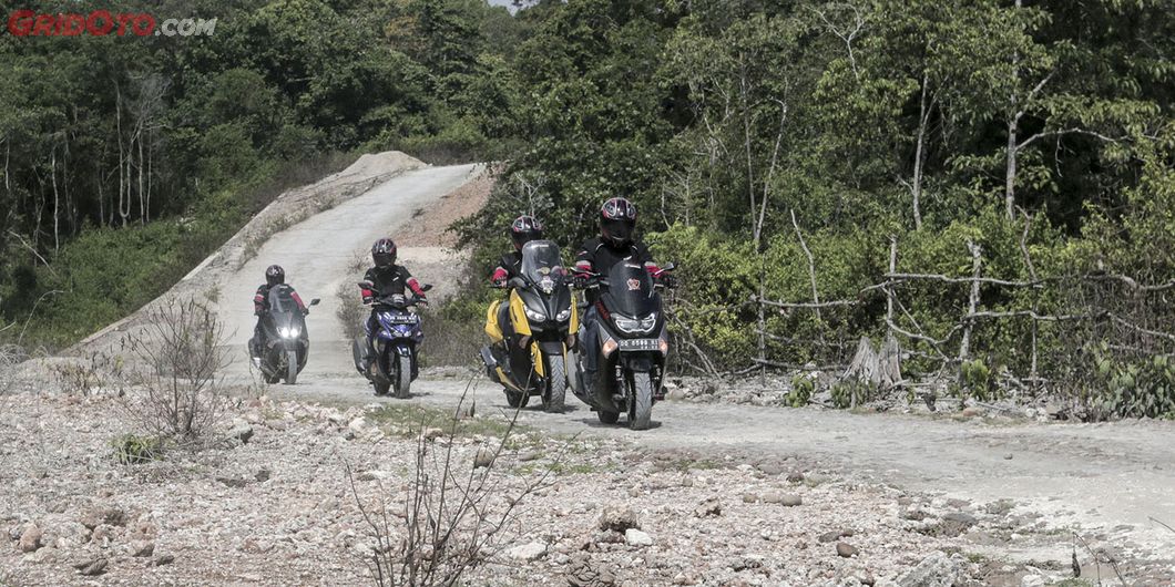 Perjalanan MAXI YAMAHA Tour de Indonesia, rute Makassar - Tanjung Bira. Photo : M Adam Samudra