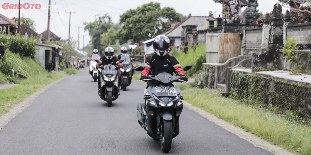 Perjalanan MAXI YAMAHA Tour de Indonesia Etape East 3 Denpasar – Lovina. Photo : RR Inne Aveline