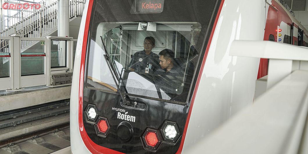 Uji Coba LRT fase pertama Stasiun Velodrome Rawamangun – Kelapa Gading. Photo : Agus Salim