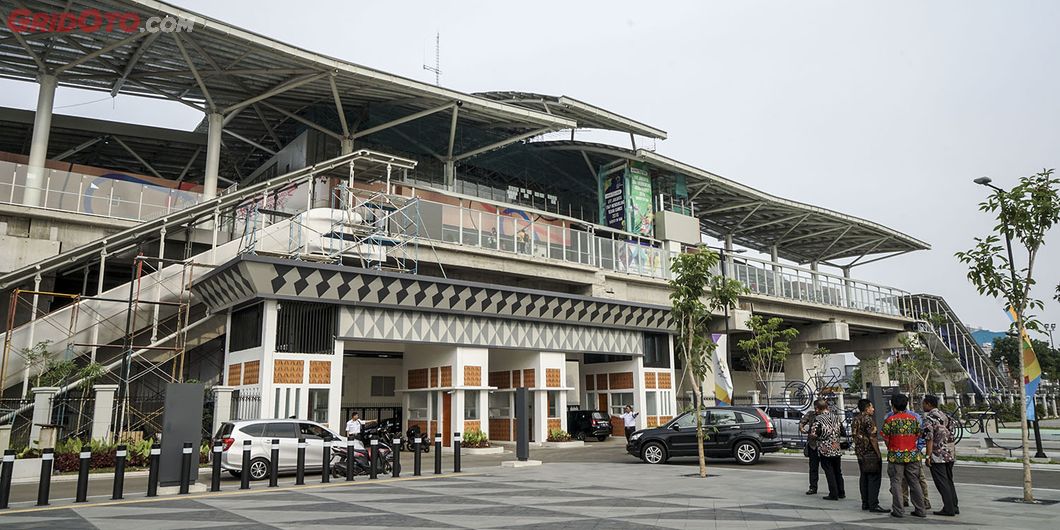 Uji Coba LRT fase pertama Stasiun Velodrome Rawamangun &ndash; Kelapa Gading. Photo : Agus Salim
