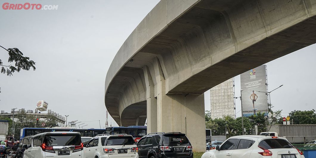 Uji Coba LRT fase pertama Stasiun Velodrome Rawamangun &ndash; Kelapa Gading. Photo : Agus Salim