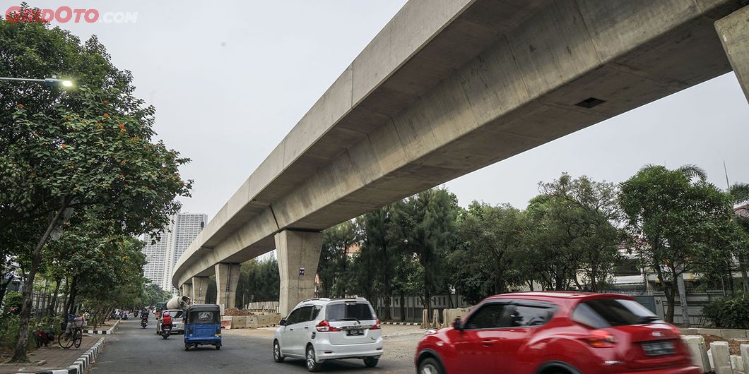 Uji Coba LRT fase pertama Stasiun Velodrome Rawamangun &ndash; Kelapa Gading. Photo : Agus Salim