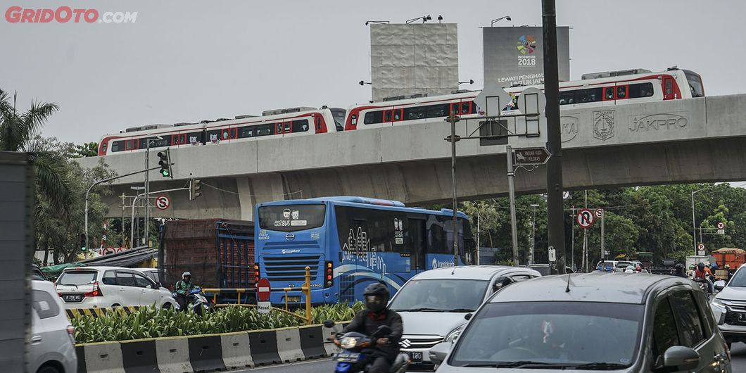 Uji Coba LRT fase pertama Stasiun Velodrome Rawamangun – Kelapa Gading. Photo : Agus Salim