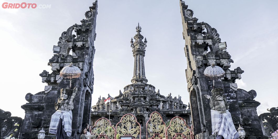 Perjalanan MAXI YAMAHA Tour de Indonesia Etape East 3 Denpasar &ndash; Lovina. Photo : RR Inne Aveline