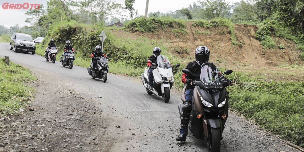 Perjalanan MAXI YAMAHA Tour de Indonesia Etape East 3 Denpasar – Lovina. Photo : RR Inne Aveline