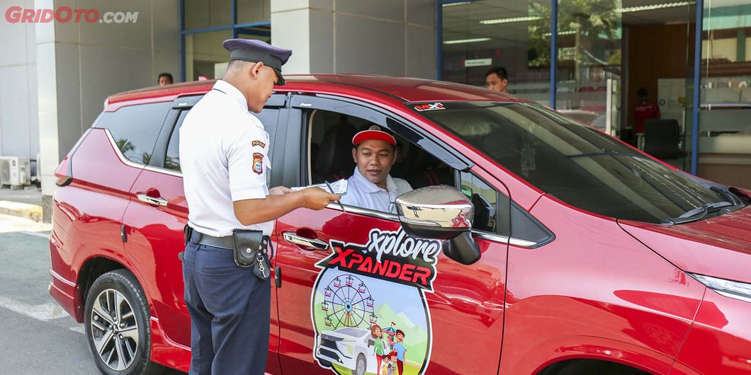 Peserta Xplore Xpander Mencoba layanan Service Quick Pit dari Mitsubishi. Photo: Gugum Gumilar