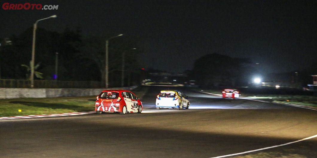 Night Race 2018, ISSOM seri 4 digelar malam hari di sirkuit Sentul. Photo:  F Yosi Setyo Nugroho