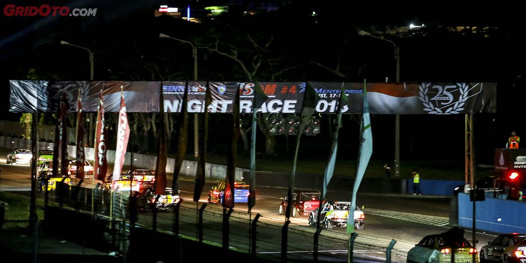 Night Race 2018, ISSOM seri 4 digelar malam hari di sirkuit Sentul. Photo:  F Yosi Setyo Nugroho