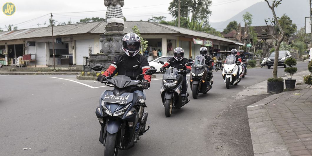 Perjalanan MAXI YAMAHA Tour de Indonesia Etape East 3 Denpasar – Lovina. Photo : RR Inne Aveline