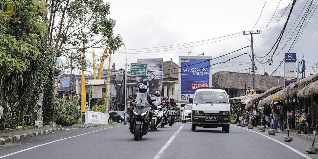 Perjalanan MAXI YAMAHA Tour de Indonesia Etape East 3 Denpasar – Lovina. Photo : RR Inne Aveline