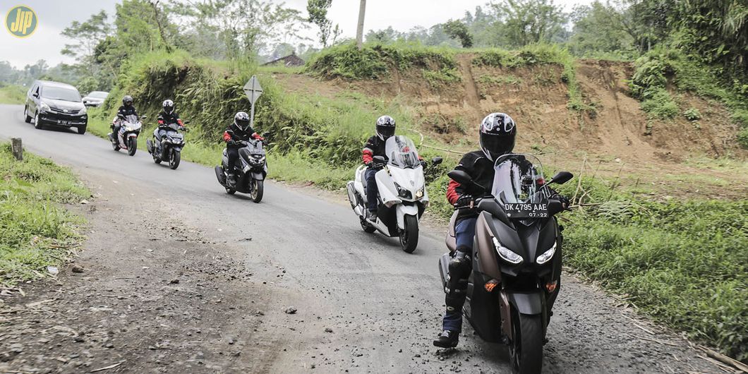 Perjalanan MAXI YAMAHA Tour de Indonesia Etape East 3 Denpasar – Lovina. Photo : RR Inne Aveline