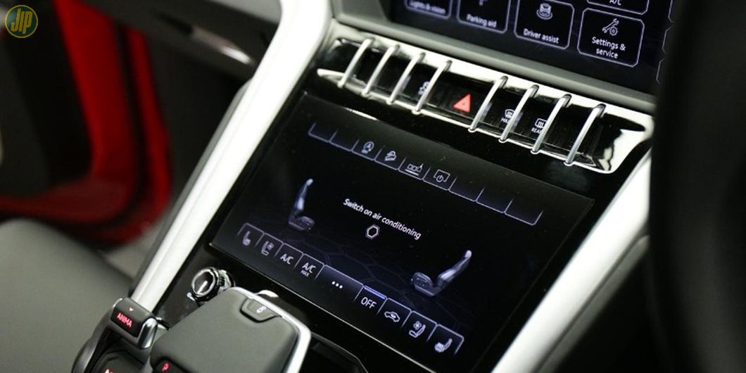 Head unit yang terdapat pada Lamborghini Urus