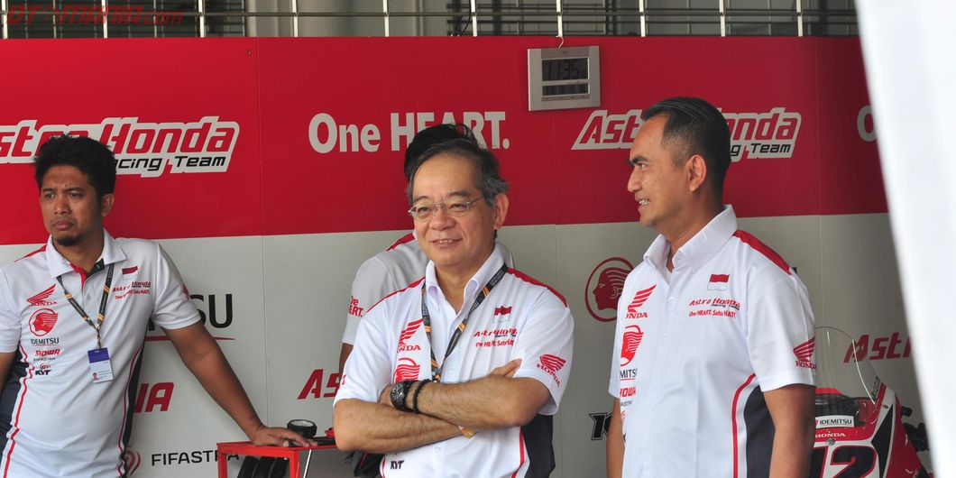 Inuma dan Anggono di paddock Astra Honda Racing Team