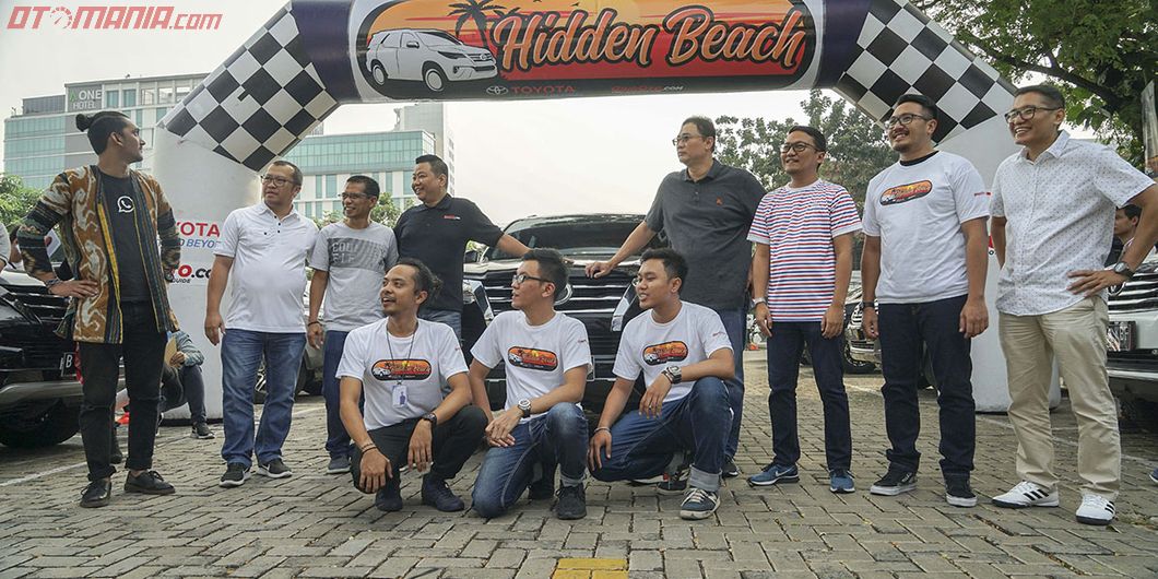 Tim Toyota Fortuner Hidden Beach bersama Perwakilan dari Toyota dan GridOto