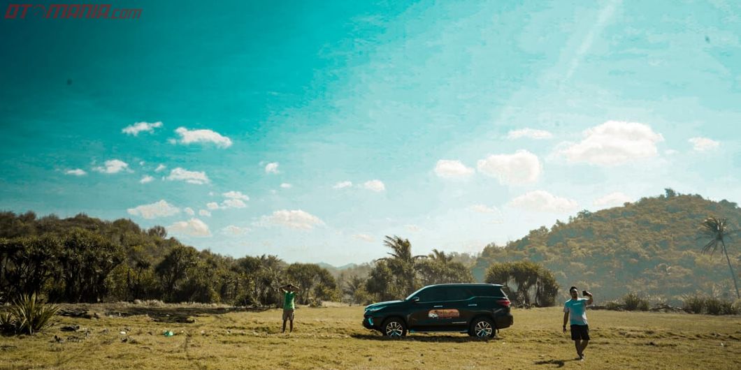 Toyota Fortuner Hidden Beach, Pemandangan Pantai Rangiro