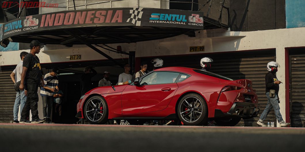 GridOto berkesempatan langsung mencoba Toyota GR Supra di sirkuit Sentul