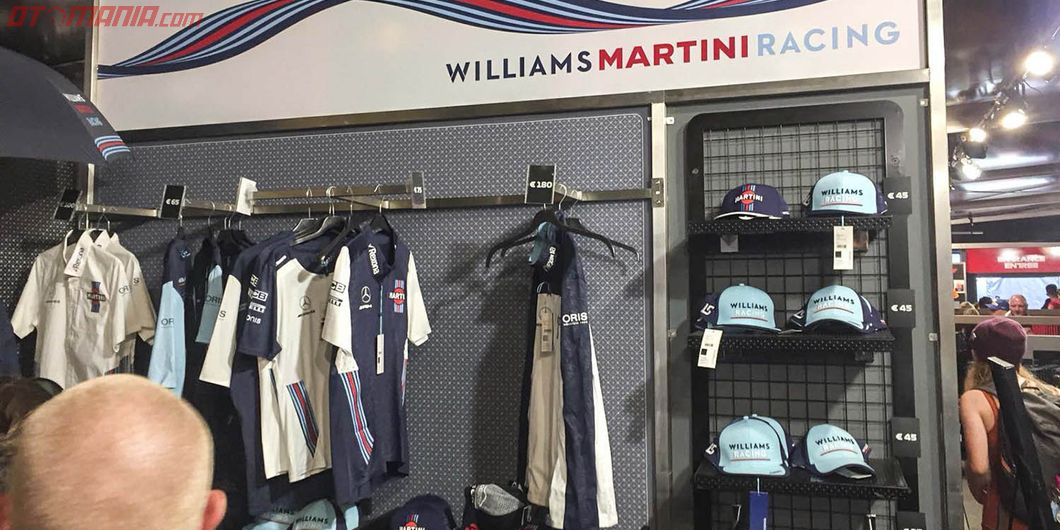 F1 Store, Tersedia merchandise resmi tim F1 – Photo : Antonio Beniah Hotbonar