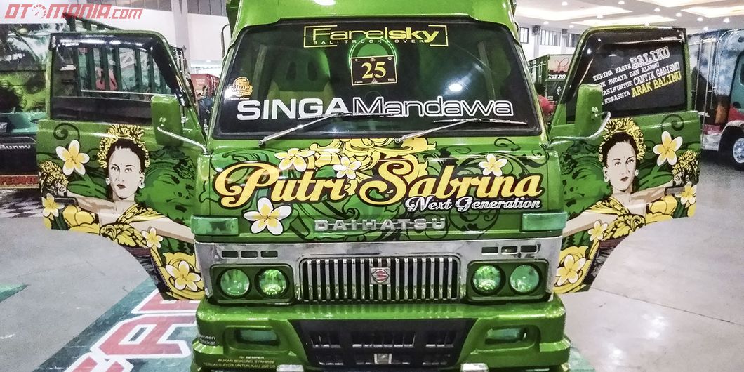 Putri Sabrina, salah satu kontestan modifikasi truk Daihatsu di JFT 2018 – Hikmawan M Firdaus