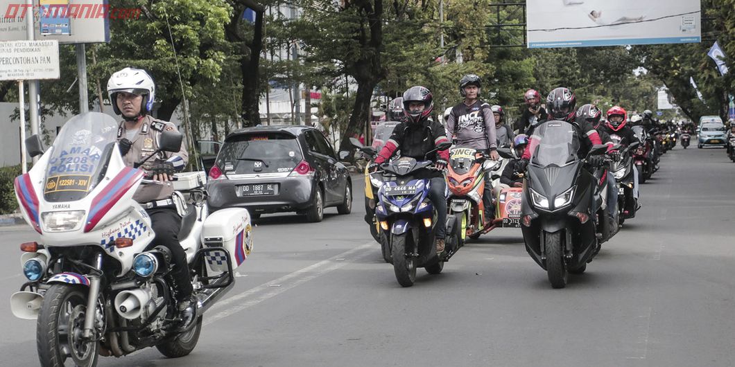 Perjalanan MAXI YAMAHA Tour de Indonesia, rute Makassar - Tanjung Bira. Photo : M Adam Samudra