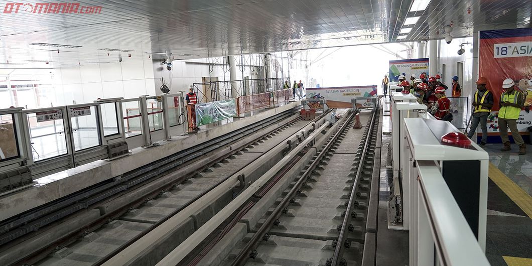 Uji Coba LRT fase pertama Stasiun Velodrome Rawamangun – Kelapa Gading. Photo : Agus Salim