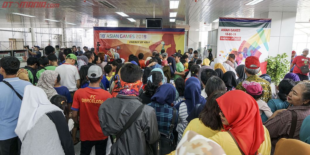 Uji Coba LRT fase pertama Stasiun Velodrome Rawamangun – Kelapa Gading. Photo : Agus Salim