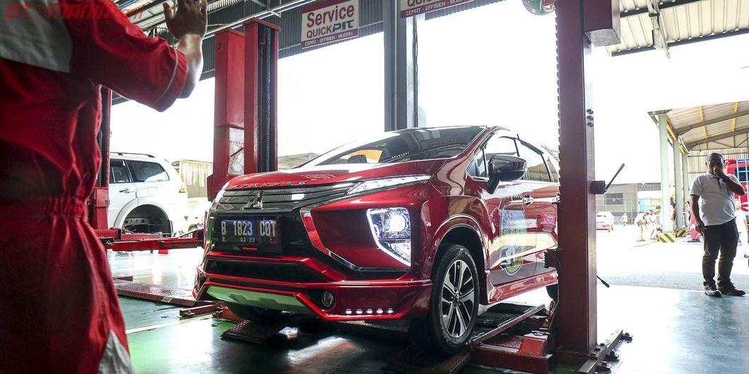 Peserta Xplore Xpander Mencoba layanan Service Quick Pit dari Mitsubishi. Photo: Gugum Gumilar