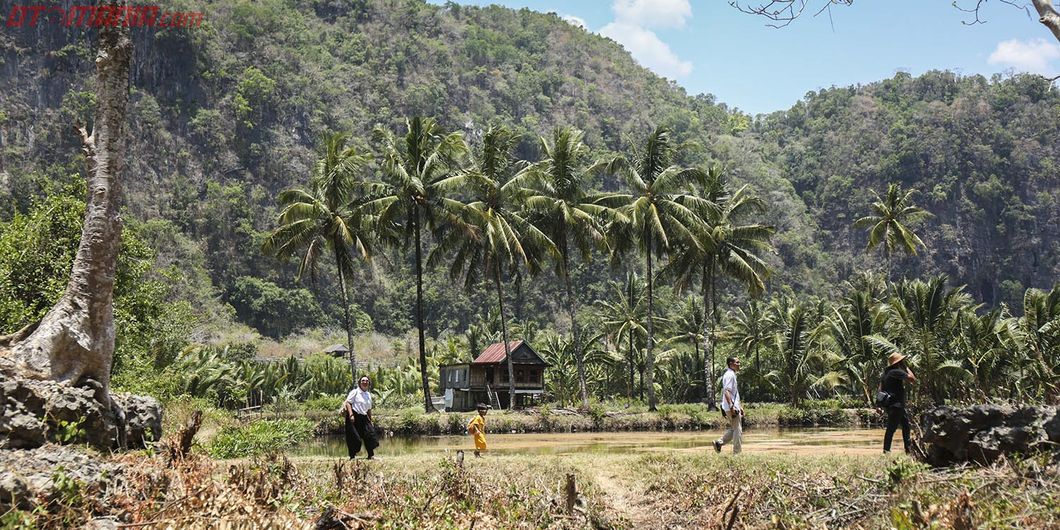 Peserta XploreXpander di Rammang - Rammang, Kab Maros Sulsel. Photo: Gugum Gumilar