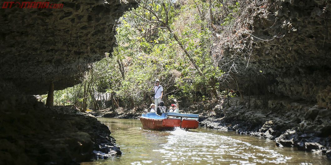 Peserta XploreXpander menjelajah sungai Salenrang di Kab Maros Sulsel. Photo: Gugum Gumilar