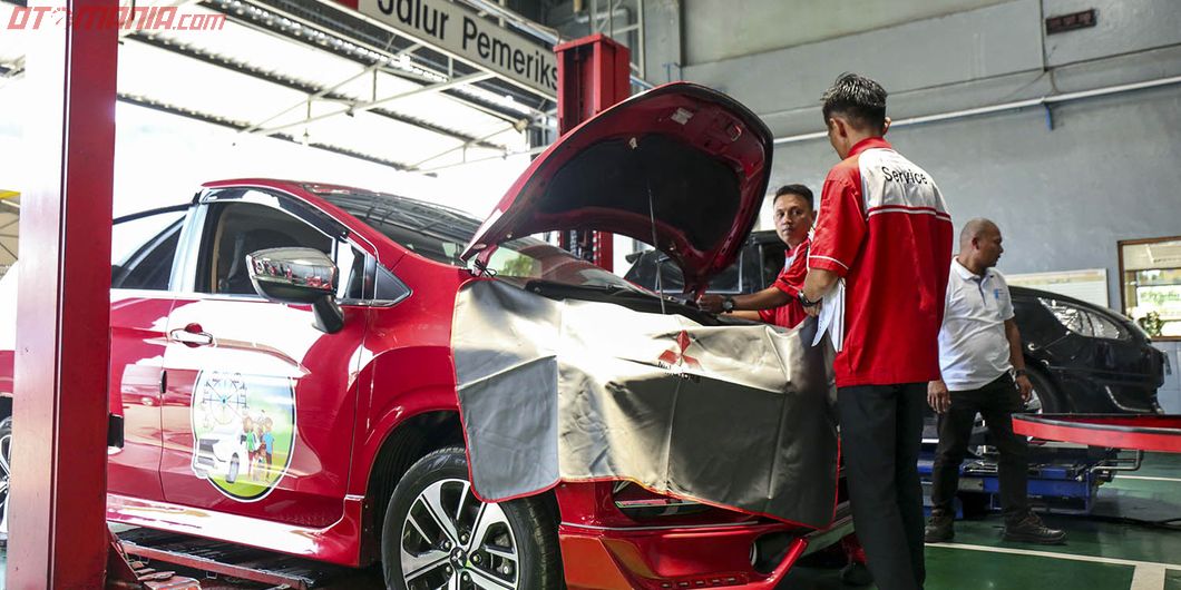 Peserta Xplore Xpander Mencoba layanan Service Quick Pit dari Mitsubishi. Photo: Gugum Gumilar