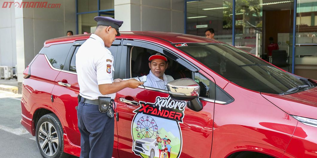 Peserta Xplore Xpander Mencoba layanan Service Quick Pit dari Mitsubishi. Photo: Gugum Gumilar