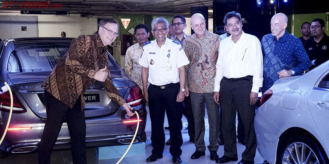 Mercedes-Benz Privilege Parking with EQ Power Charging, kerja sama dengan Plaza Indonesia.