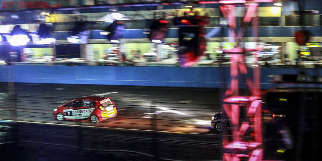 Night Race 2018, ISSOM seri 4 digelar malam hari di sirkuit Sentul. Photo:  F Yosi Setyo Nugroho