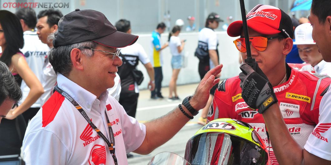 Inuma turut hadir untuk memberikan semangat pada pembalap Astra Honda Racing Team