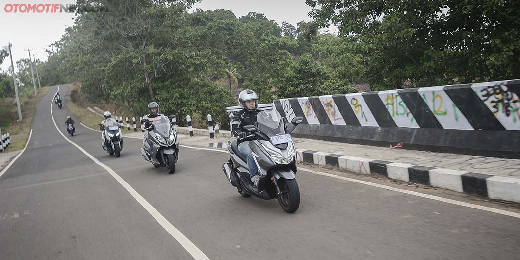 Komparasi Yamaha XMAX 250 VS Honda Forza 250 VS  Kymco Downtown 250i ke Ciletuh, Sukabumi, Jawa Bara