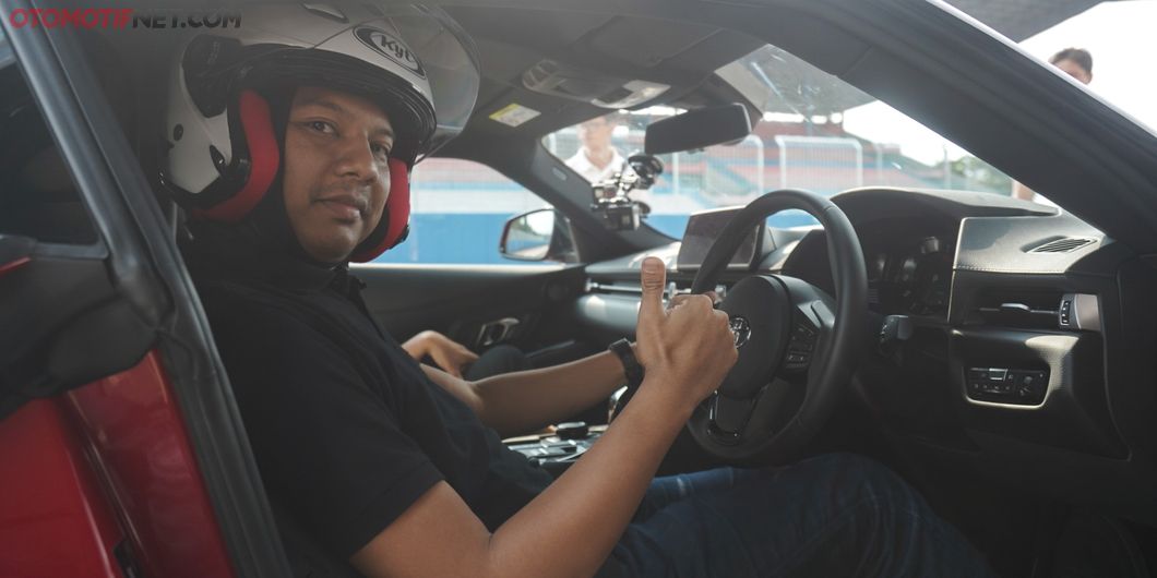 GridOto berkesempatan langsung mengetes Toyota GR Supra di sirkuit Sentul