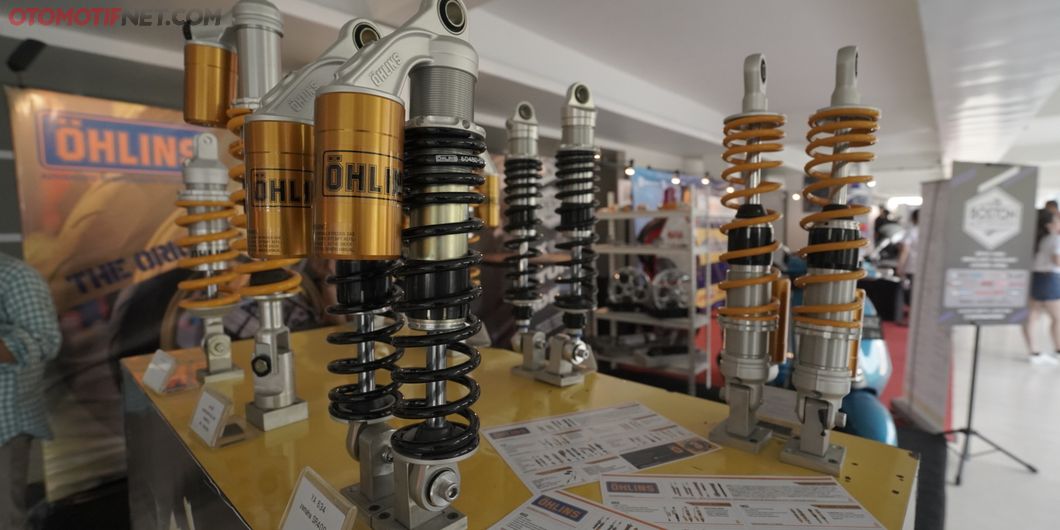 Ada booth sokbreker Ohlins juga loh