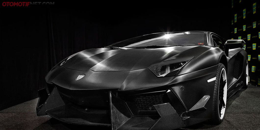 Lamborghini Aventador full body sticker motif serat karbon