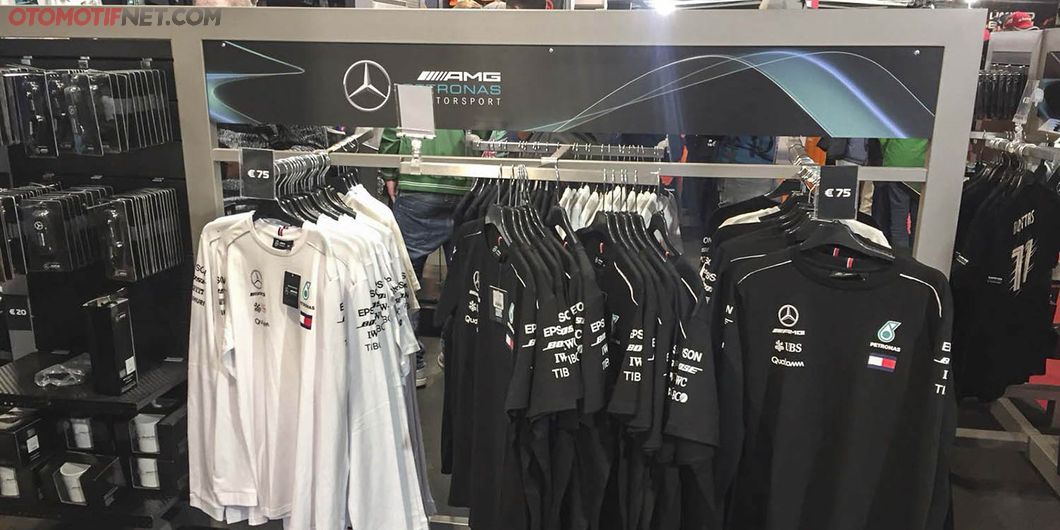 F1 Store, Tersedia merchandise resmi tim F1 &ndash; Photo : Antonio Beniah Hotbonar