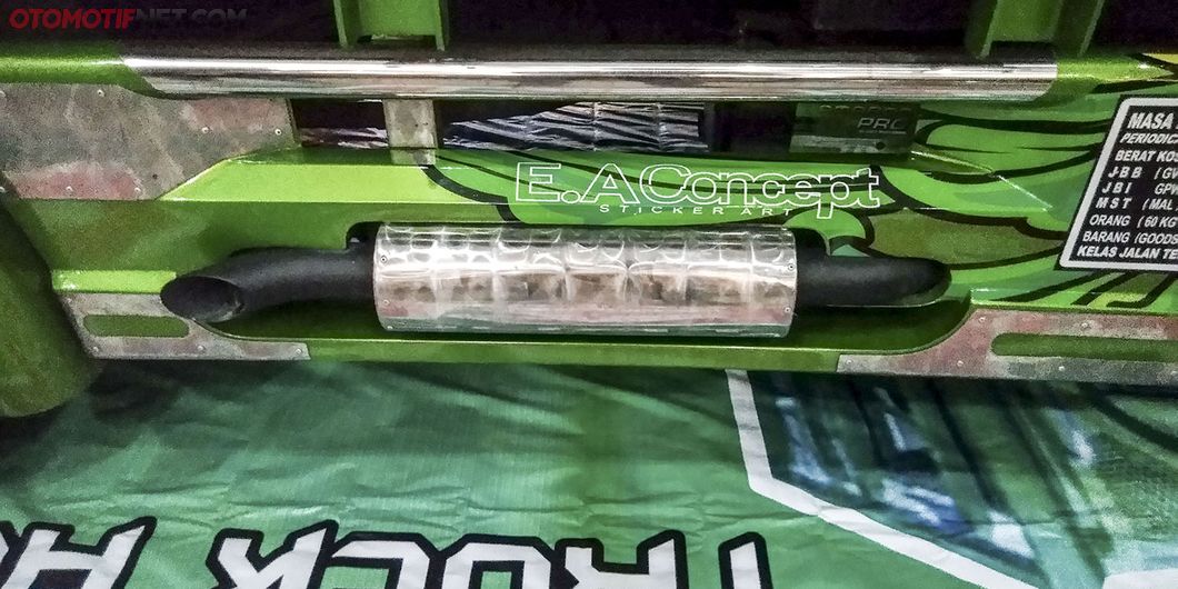 Knalpot samping pada Putri Sabrina, salah satu kontestan  di JFT 2018 &ndash; Hikmawan M Firdaus