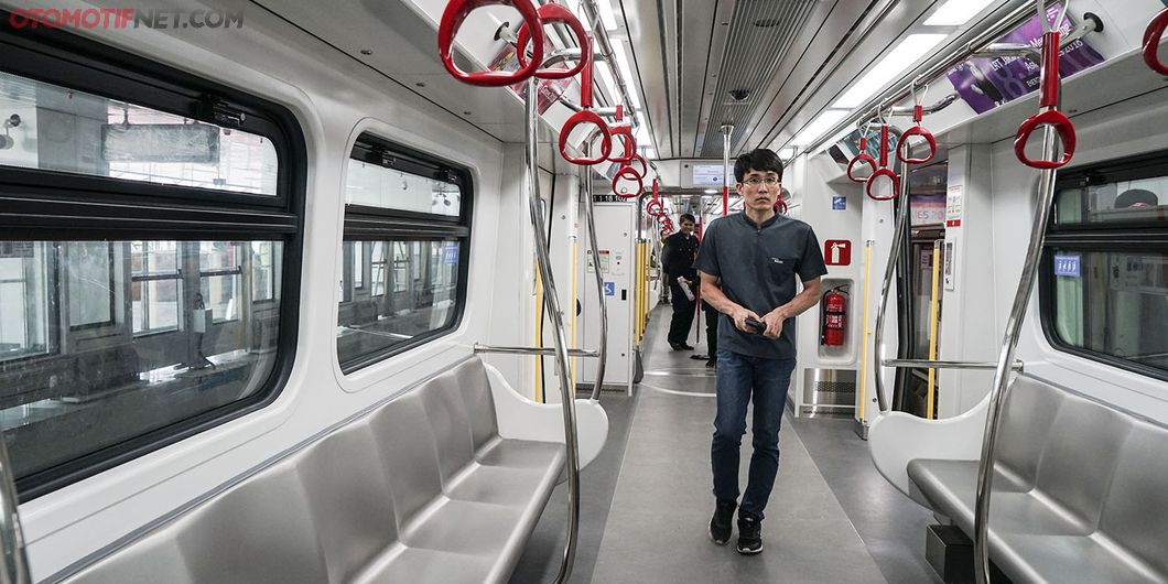 Uji Coba LRT fase pertama Stasiun Velodrome Rawamangun – Kelapa Gading. Photo : Agus Salim